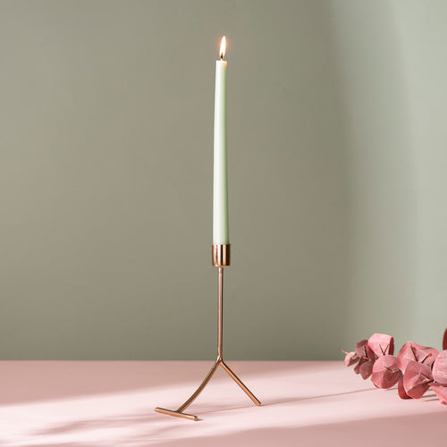 Radiant Gold Candle Holder Elegance