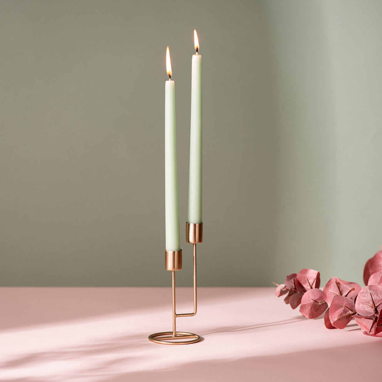 Luxurious Radiant Gold Candle Holder