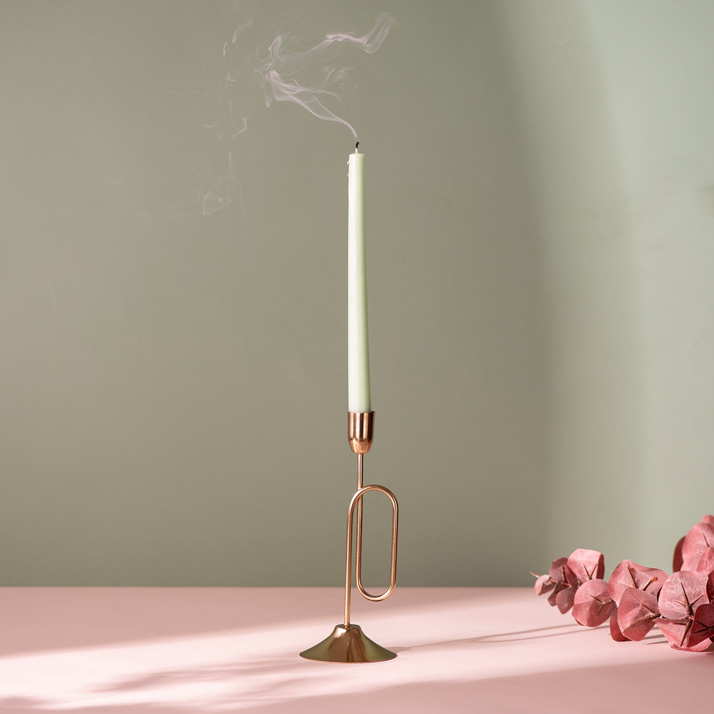 Glamorous Gold: Exquisite Candle Holder