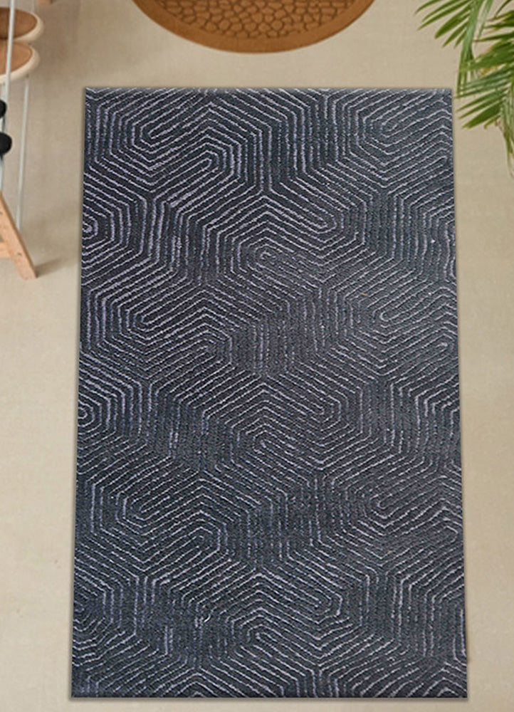 Elegant Black Geometric Pattern Rug