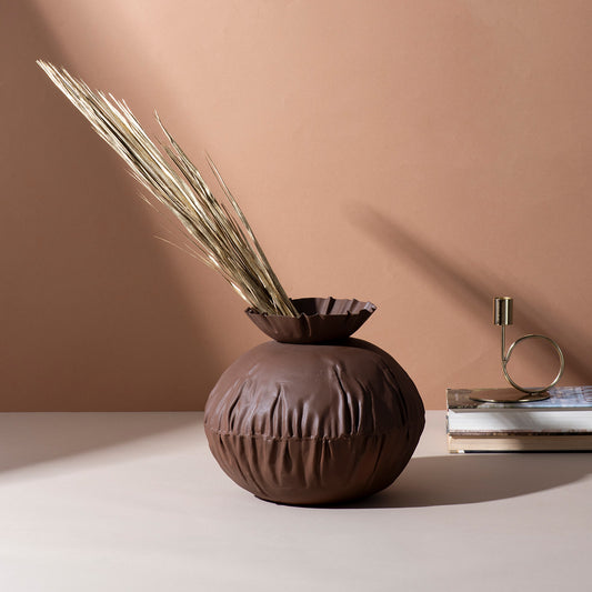 Exquisite Decorative Flower Vase: Versatile Elegance
