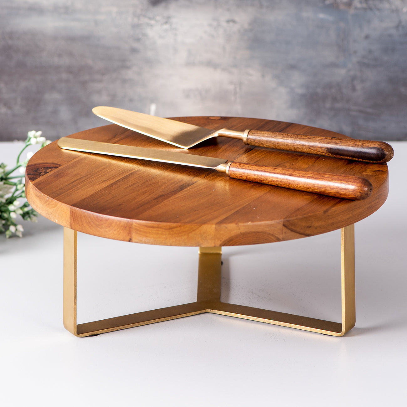 wooden cake stand